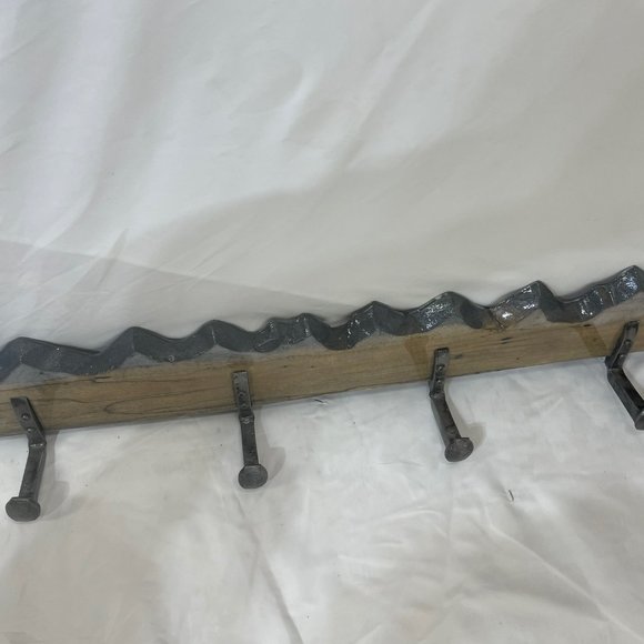 Rustic 4 coat wall mount hanger - Picture 4 of 4